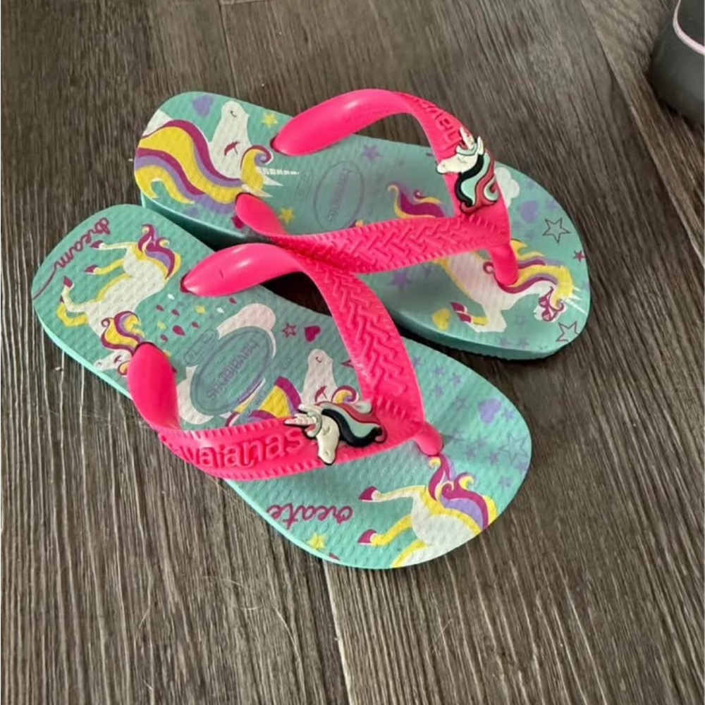 Toddler Size 7 - 4 pairs of shoes - Picture 3 of 10